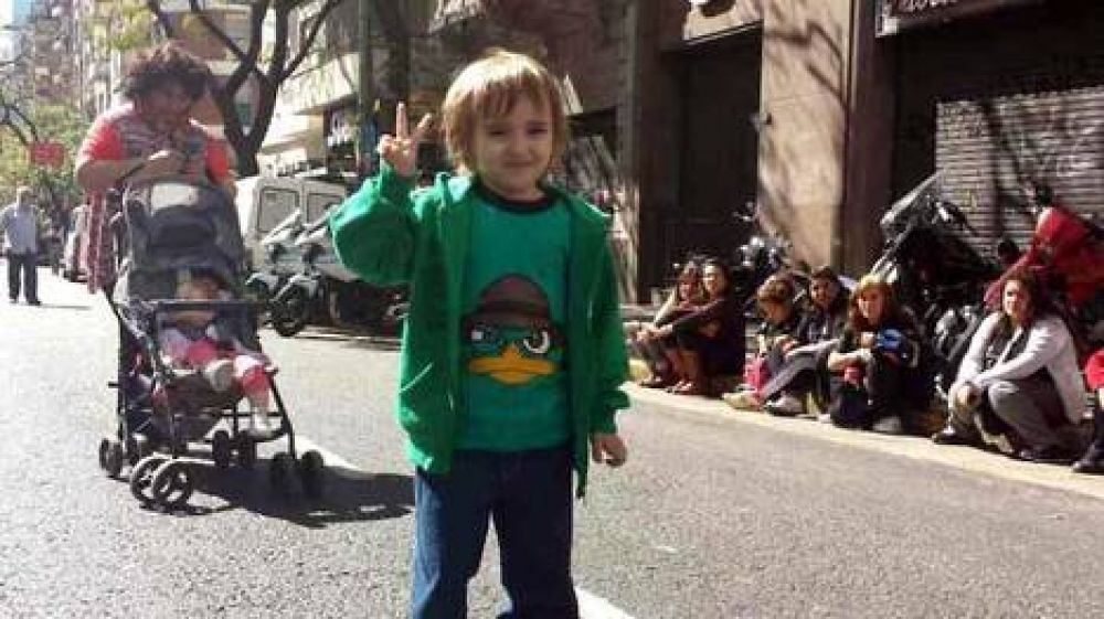 El nene que la quer�a ver a Cristina en la vida real fue a darle su apoyo al hospital