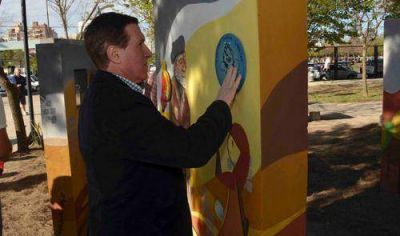 Inauguran mural en homenaje a las Abuelas de Plaza de Mayo