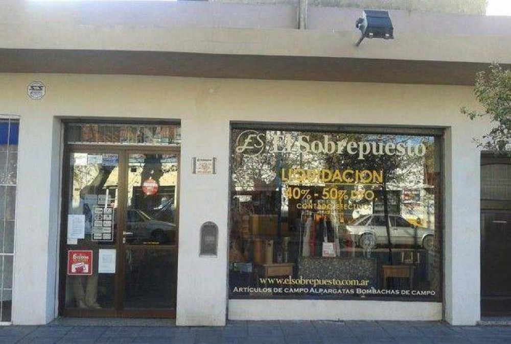 Gustavo Pulti entreg� los primeros 10 Botones Antip�tico para comercios