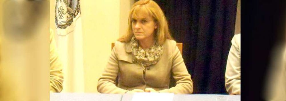 Renunci� otra decana: Carolina Pe�a Pollastri