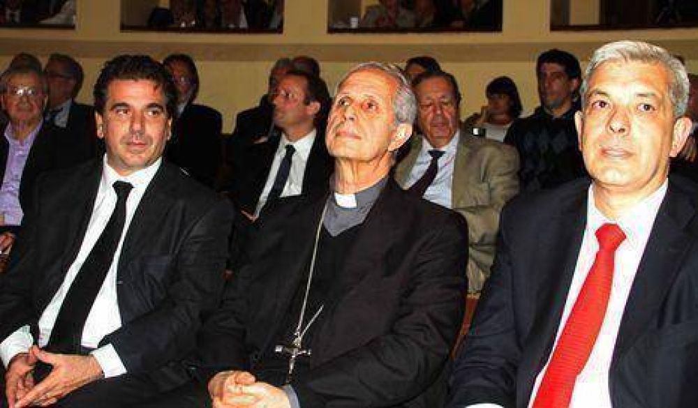 Publicaci�n sobre el Papa junt� a todo el arco pol�tico