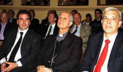 Publicaci�n sobre el Papa junt� a todo el arco pol�tico