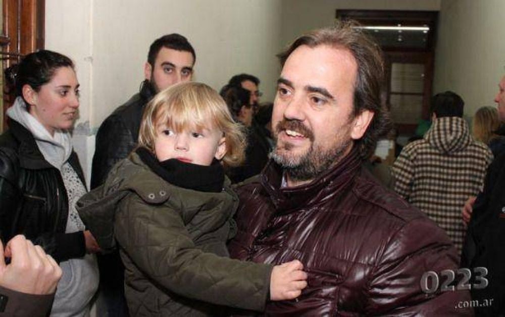 "Me sorprende Arroyo, cambi� el piloto por la pechera de La C�mpora"