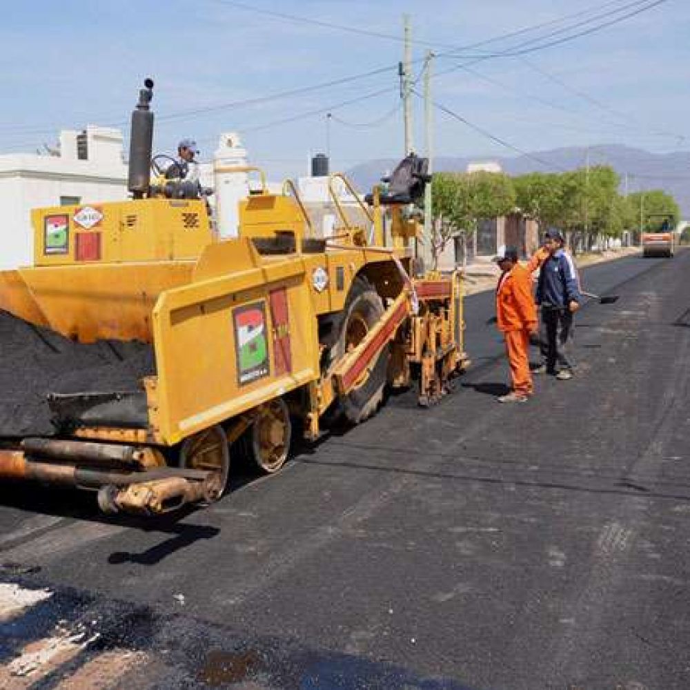 Con intensidad se ejecuta el plan integral de asfaltado en capital