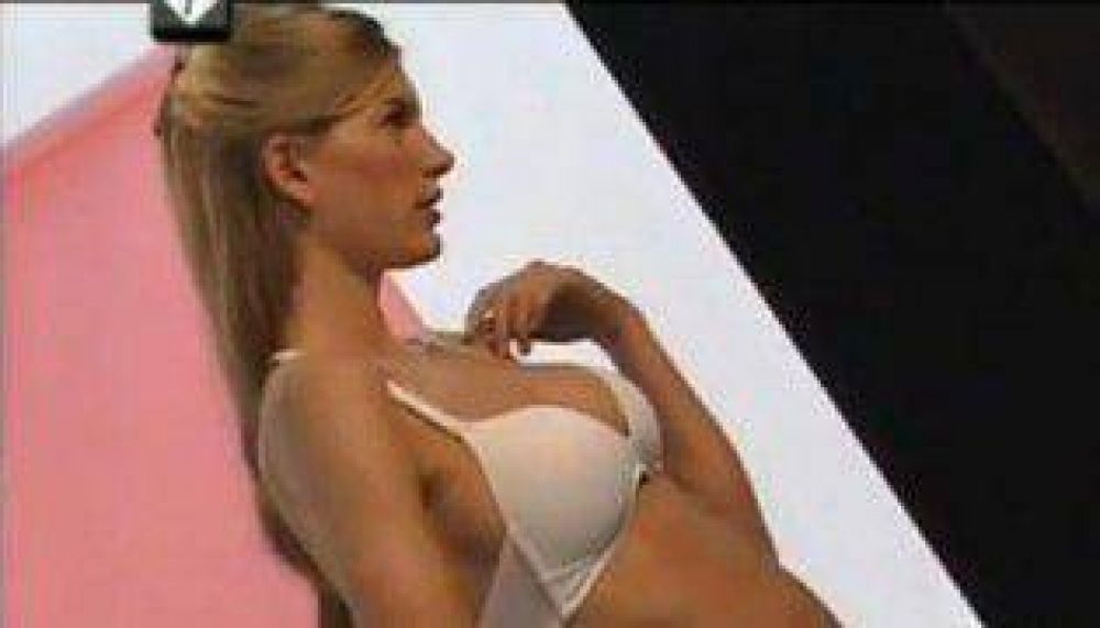 La modelo de lencer�a que quiere convertirse en legisladora porte�a