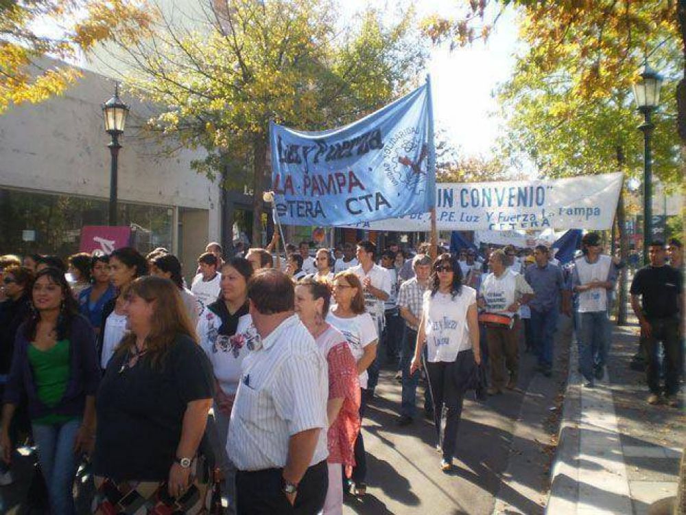 Aunque hubo una conciliaci�n obligatoria, Luz y Fuerza realiza una asamblea en APE