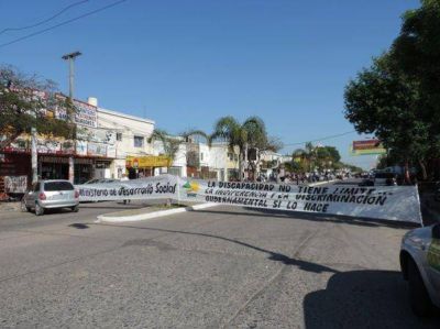 Comerciantes se quejan por cortes en la avenida 25 de Mayo