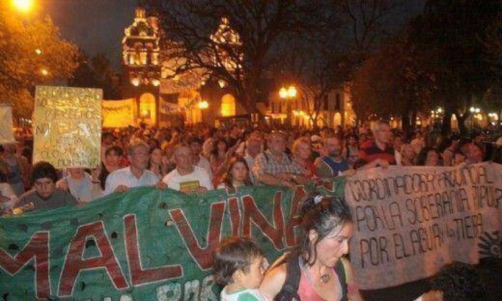Masiva movilizaci�n para exigirle al gobernador De la Sota que declare la emergencia ambiental