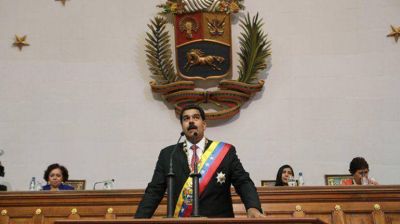 Maduro pidi� "superpoderes" por un a�o