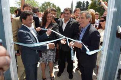 Urribarri inaugur� el nuevo edificio de la escuela secundaria