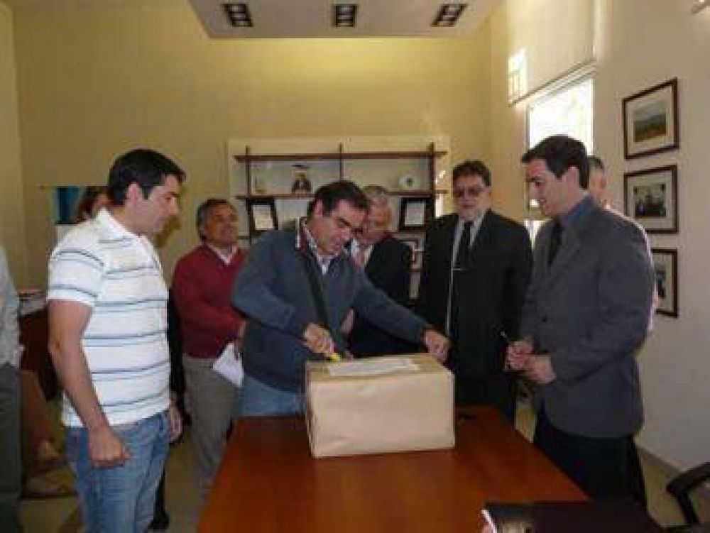 Tres empresas presentaron sus propuestas para construir viviendas para docentes