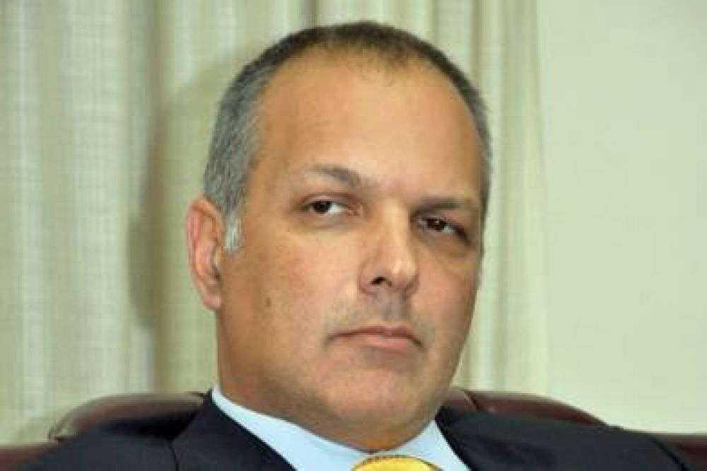 Buzzi encabeza la presentaci�n del �Bono para el Desarrollo e Infraestructura de Chubut�