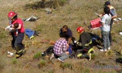 Volc� un auto y un beb� y su familia se salvaron de milagro
