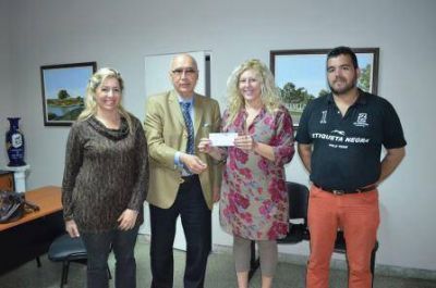 GOROSITO ENTREGO $10.000 A LA COMISION DEL HOGAR GOLONDRINAS