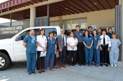 El ministro Mart�nez entreg� un m�vil al Centro de Sangre Provincial