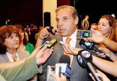 Sapag anunci� adelanto del aguinaldo 