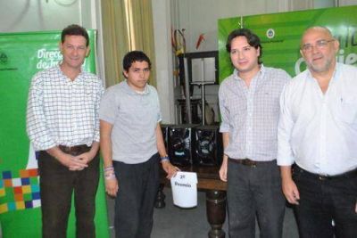 J�venes premiados por su interacci�n en la web