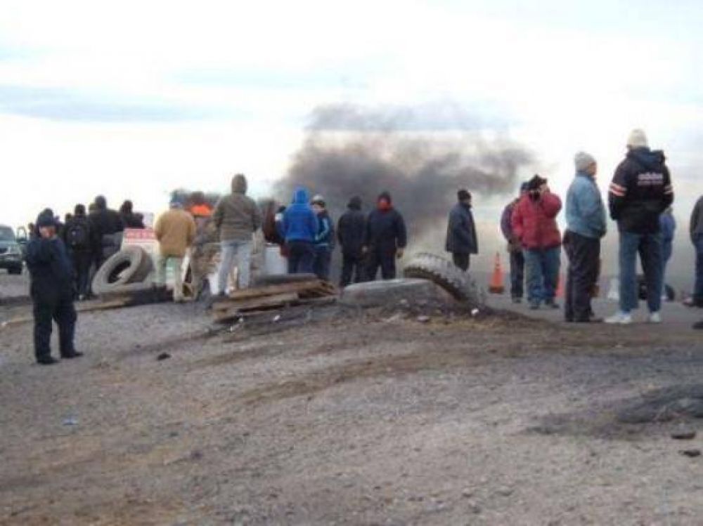 Corte de ruta de desocupados entre Koluel Kaike y Pico Truncado
