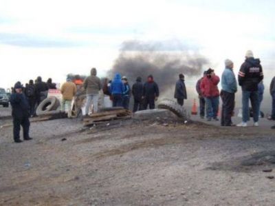Corte de ruta de desocupados entre Koluel Kaike y Pico Truncado