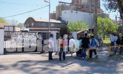 Familiares del joven muerto en una f�brica pidieron justicia y mejoras laborales