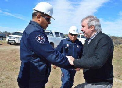 Peralta recorri� los pozos de captaci�n en zona de Tres Picos
