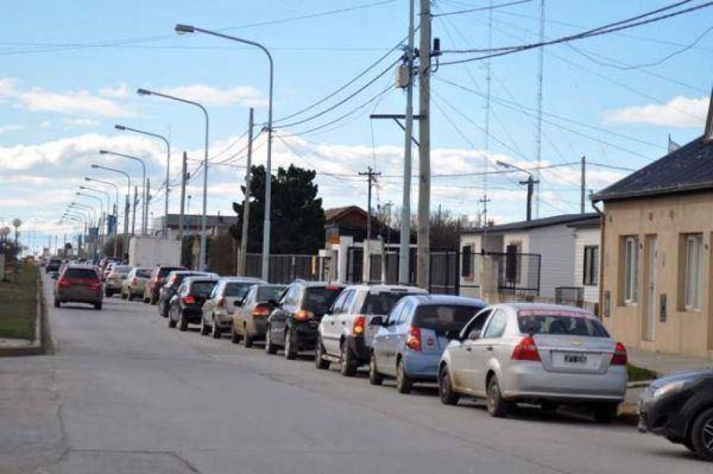 R�o Grande fue un caos: Largas colas para conseguir combustible