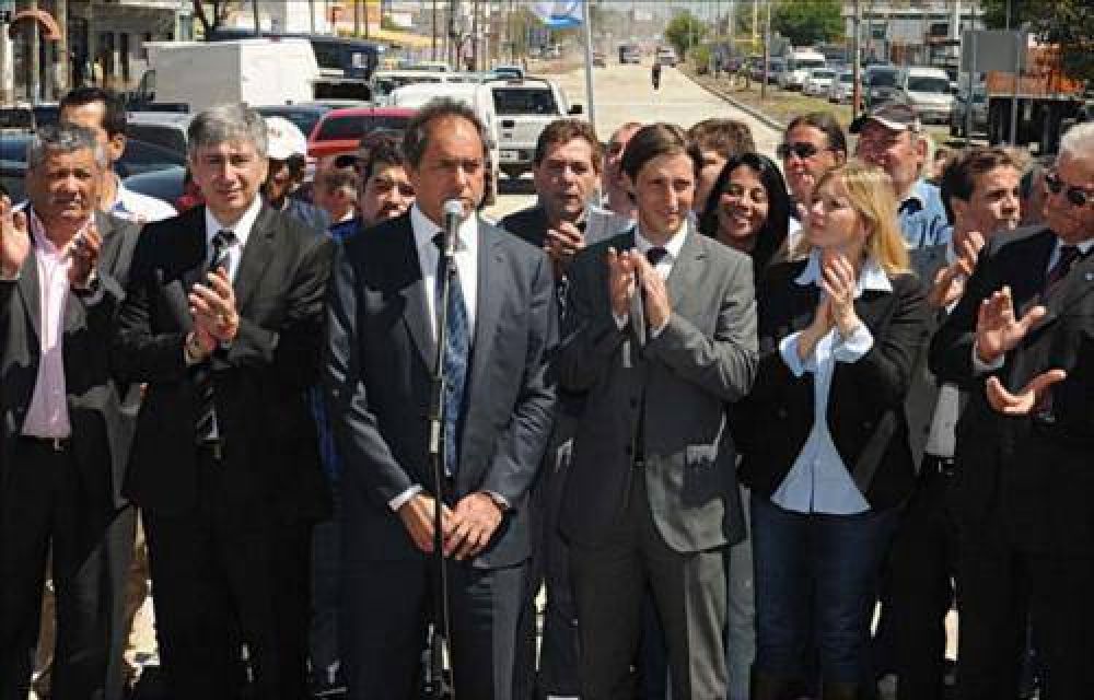 Solo campa�a: Scioli inaugur� un tramo de la inconclusa Ruta 8