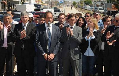 Solo campa�a: Scioli inaugur� un tramo de la inconclusa Ruta 8