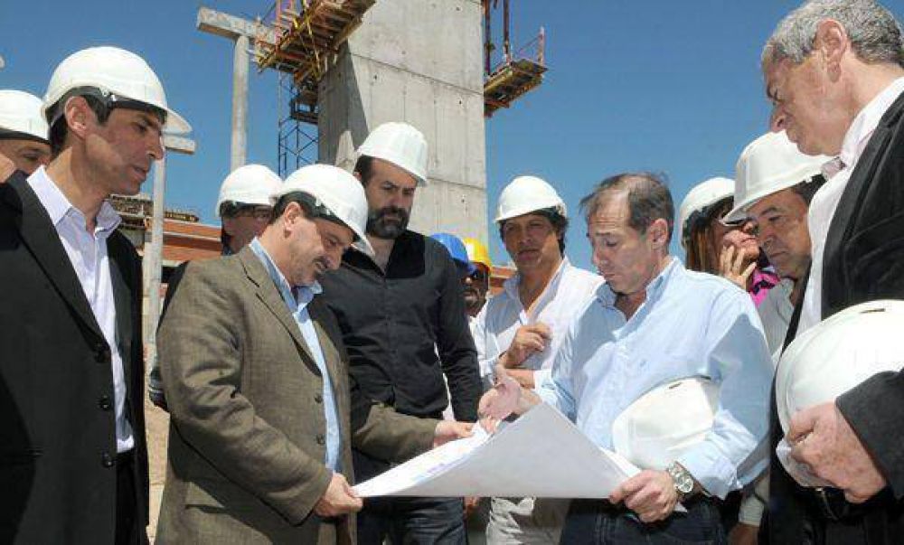 Directivos de PAMI recorrieron la obra del hospital de Gar�n