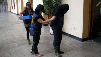 Buscaban a un delincuente y hallaron un kiosco de drogas