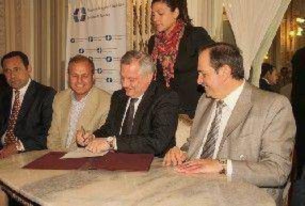 Alperovich anunci� la licitaci�n de diez nuevas escuelas en la provincia