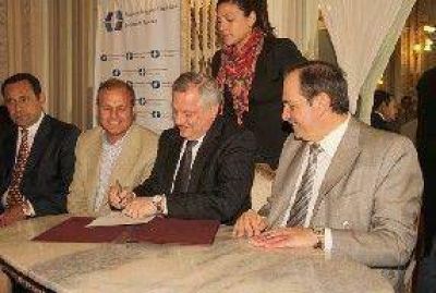 Alperovich anunci� la licitaci�n de diez nuevas escuelas en la provincia