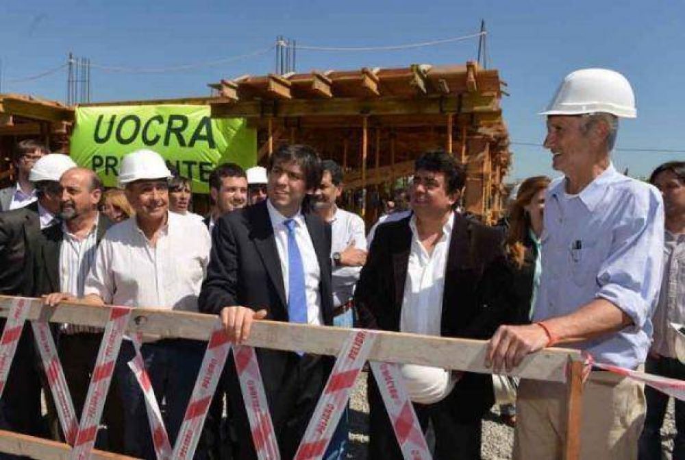 Bossio y Espinoza entregaron netbooks y visitaron viviendas de PRO.CRE.AR