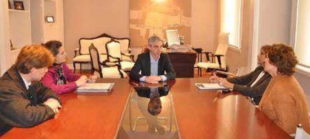 Meoni firmo un convenio de proteccion edilicia