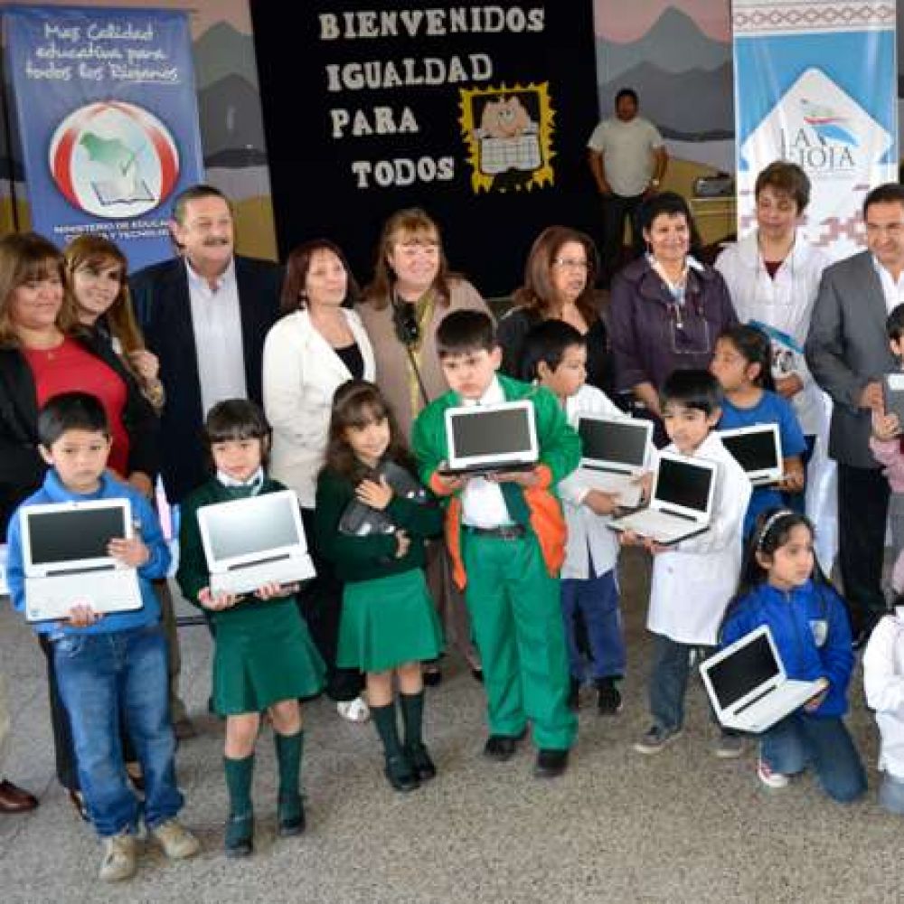M�s de 600 alumnos recibieron sus netbooks durante �sta semana