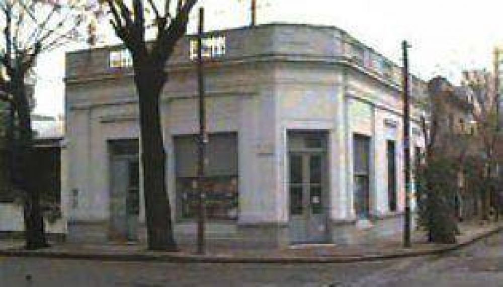 Ignoran orden judicial y demuelen �El Almac�n de Floresta�
