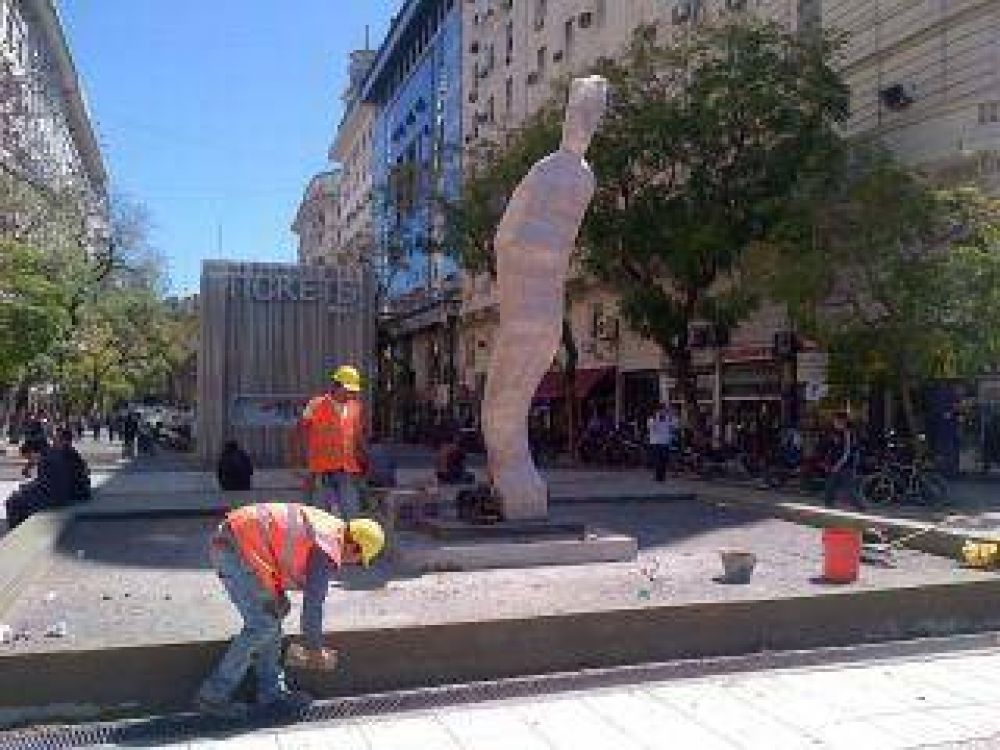 Macri apela otra vez a Minujin para su gran show en el Obelisco