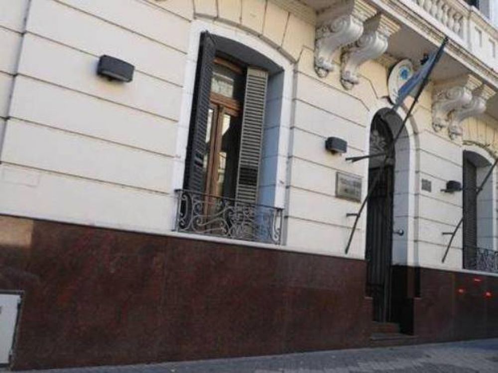 Presos de la seccional 2� desencadenaron un mot�n con quema de colchones