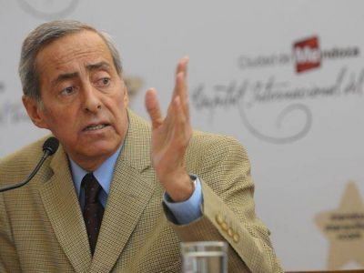 �Ni yo voy a cambiar lo que opino de Cobos ni �l lo que piensa de m�, dijo Fayad tras la alianza con la UCR