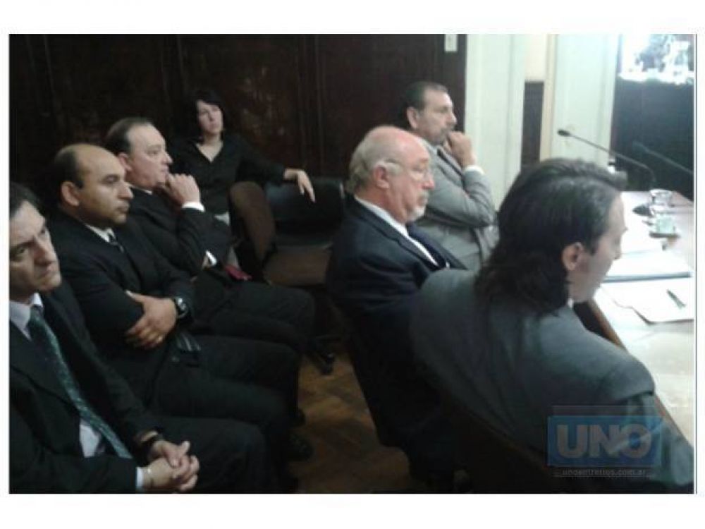 Juzgan a polic�as acusados de plantar coca�na en operativo