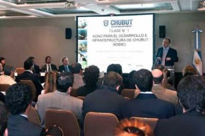 Buzzi present� el bono para obras de infraestructura