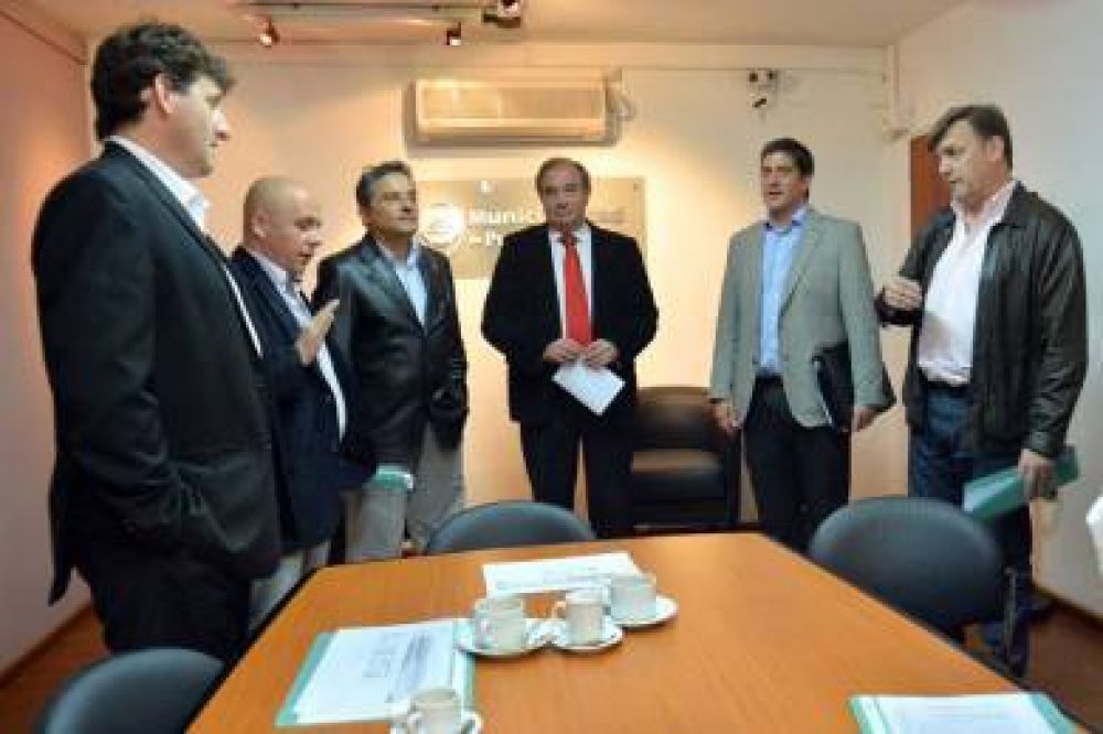 Sastre encabez� la reuni�n de intendentes por el GIRSU