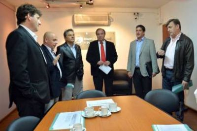 Sastre encabez� la reuni�n de intendentes por el GIRSU