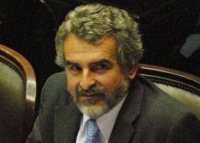 "Reutemann y Giustiniani son dirigentes de la oposici�n", dijo Rossi