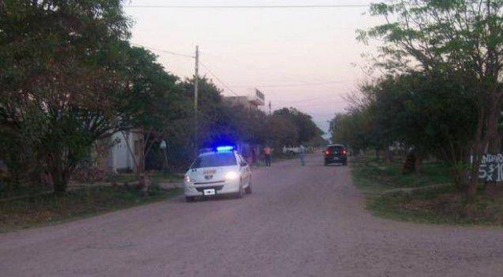 La golpean, la desmayan y colocan un palo de amasar en su vagina