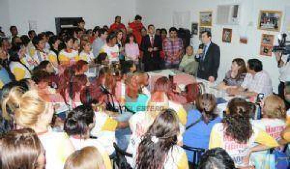 Agrupaciones dan su apoyo al Frente C�vico