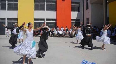 Emoci�n en la inauguraci�n del edificio de la Escuela N� 2