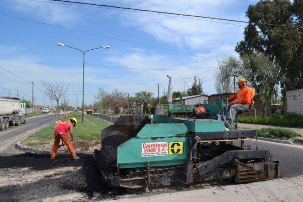 Contin�a la hist�rica obra de asfaltado de la ciudad cabecera