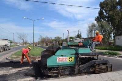 Contin�a la hist�rica obra de asfaltado de la ciudad cabecera