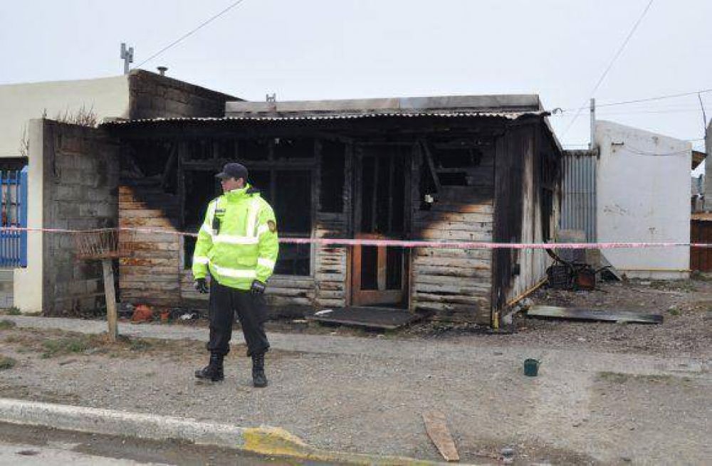 Una mujer falleci� en un incendio al quedar atrapada en la vivienda